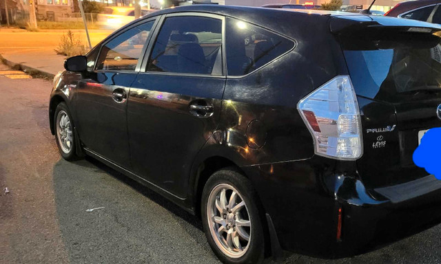 2012 Toyota Prius v in Cars & Trucks in City of Toronto - Image 2