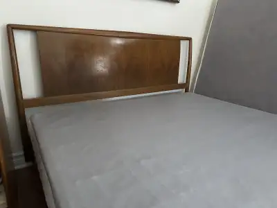 Add a touch of vintage elegance to your bedroom with this mid-century Widdicomb headboard, designed...