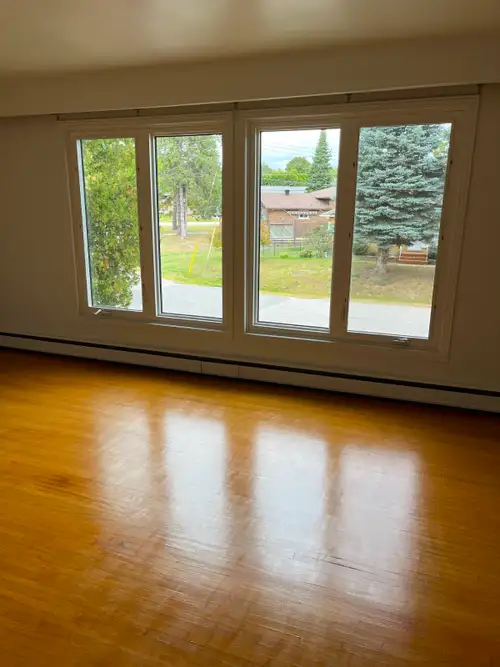 Bright spacious 2 bedroom plus den in a quiet residental area. Close to shopping, banks, schools, la...