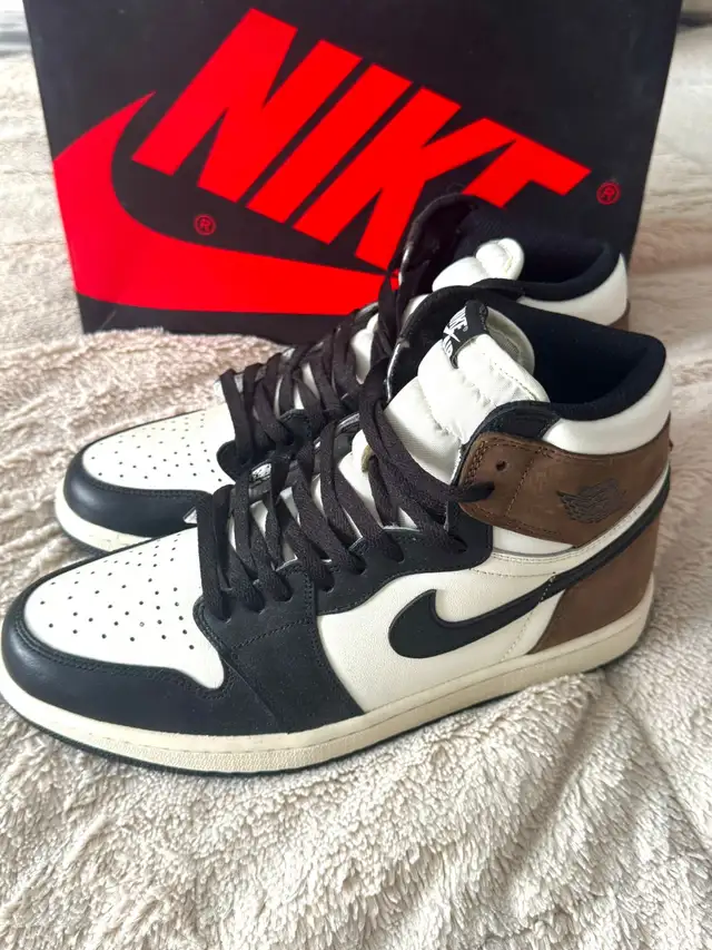 Air Jordan 1 Retro High OG 'Dark Mocha' size 10. BRAND NEW! in Men's Shoes in Ottawa - Image 2