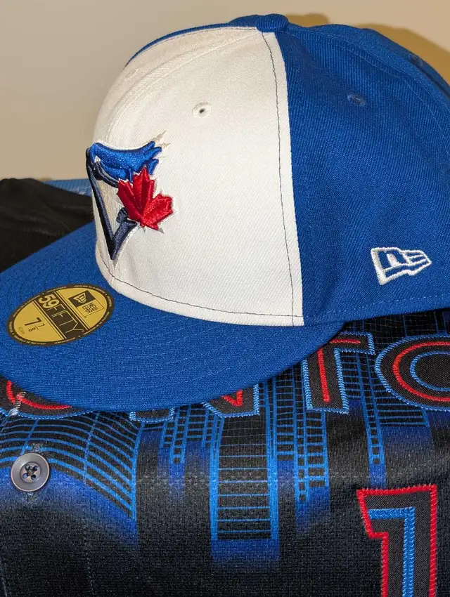 WANNA WIN THE HOLIDAYS? Give them a Jays World Series hat! 7 7/8 in Men's in Stratford - Image 5