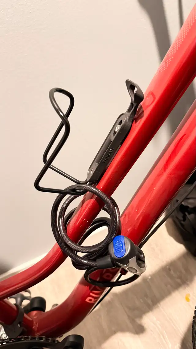 Riverside 500 Hybrid Bike, Size S – Like New + Accessories in Road in Calgary - Image 8