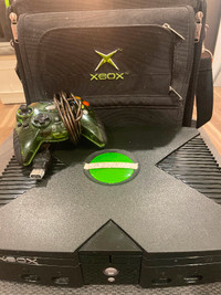 Console XBOX avec manette et sac de transport