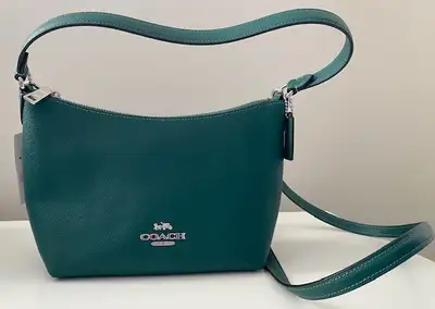 Brand new COACH leather bag in emerald green colour. Can be worn 3 ways, crossbody, handbag and shou...