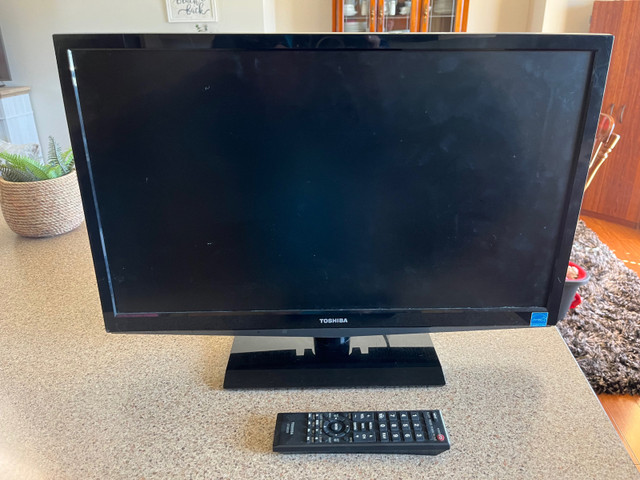 Toshiba 24” lcd tv with remote in TVs in Sault Ste. Marie