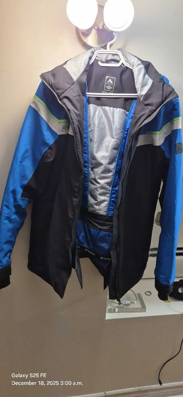 Mckinley Medium size winter ski jacket in Men's in City of Montréal - Image 2