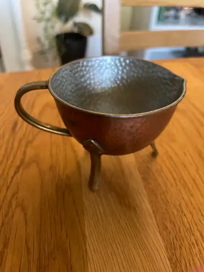 Unique Finnish find. This cute small hammered cooper creamer has 3 little legs and elegantly simple...