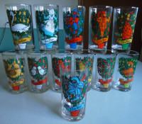 LIKE NEW ! VINTAGE FROM THE 70's !  12 DAYS OF CHRISTMAS GLASSES