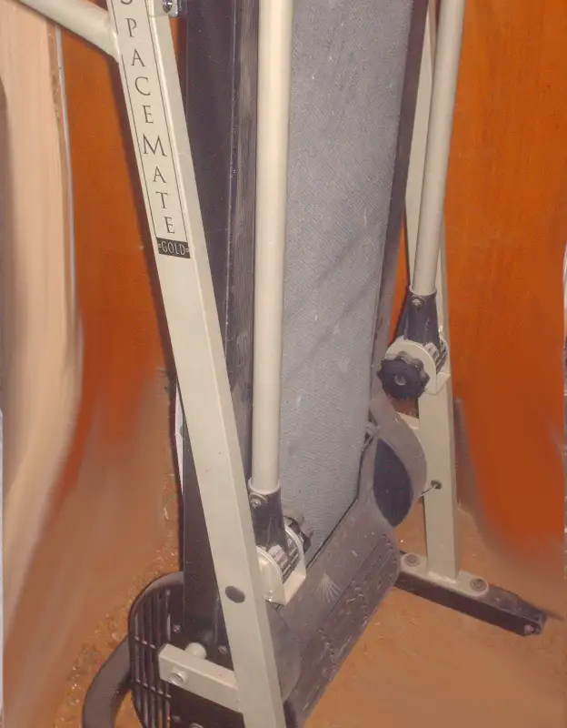 Space Mate Gold - CORDLESS Treadmill in Health & Special Needs in Charlottetown - Image 7