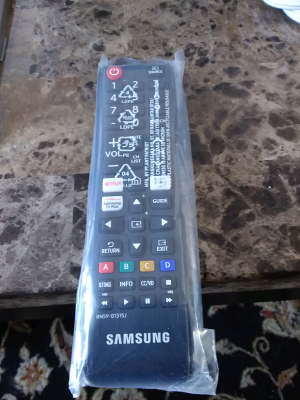 Samsung  smart TV remote. in General Electronics in City of Montréal - Image 2
