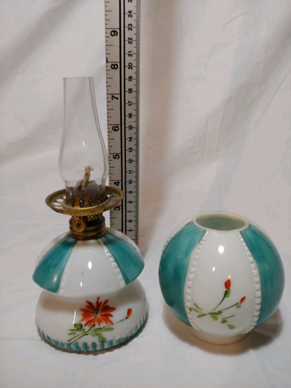 Antique Miniature Oil Lamp dans Art et objets de collection  à Ouest de l’Île - Image 2