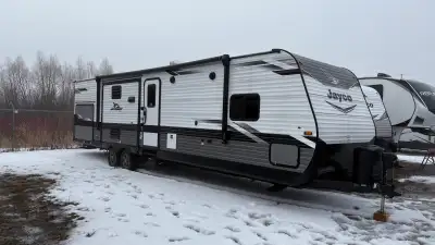 I am selling my 2022 Jayco Jayflight 33rbts travel trailer. It is absolutely in mint shape. Only dri...