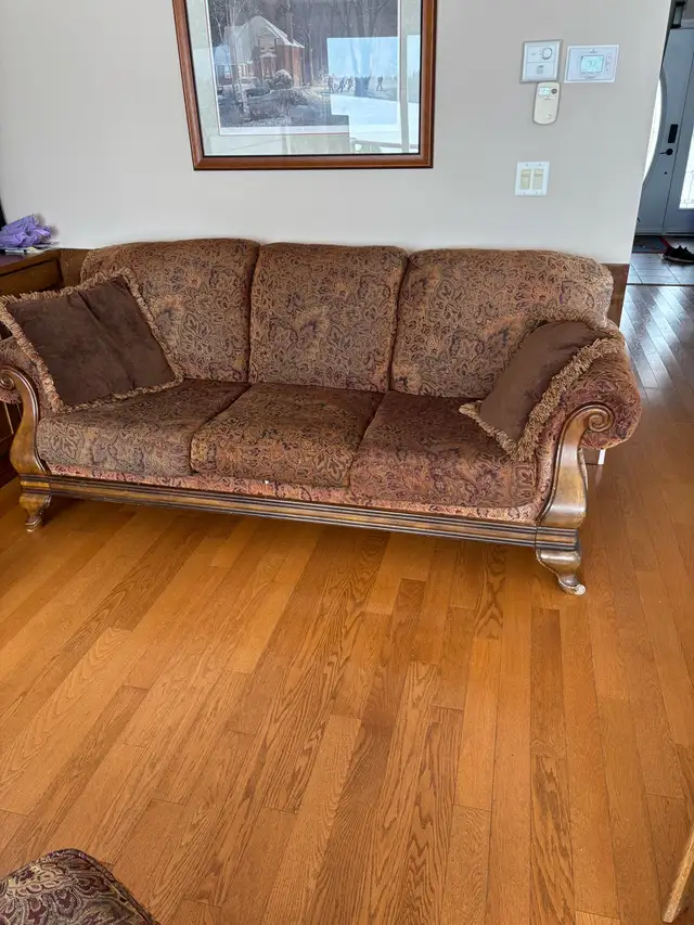 Living/Family Room couch set in Couches & Futons in Belleville - Image 4