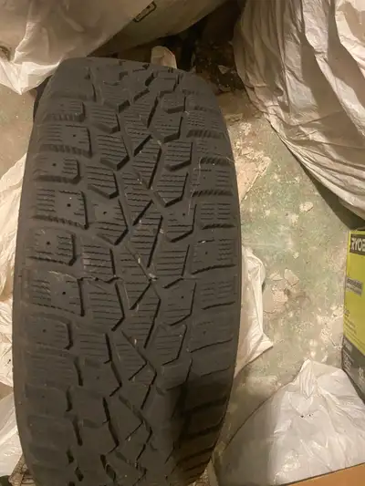 Sumitomo winter tires and wheels for 2009 BMW 3 series E90 205/55R16. Three tires are in excellent c...