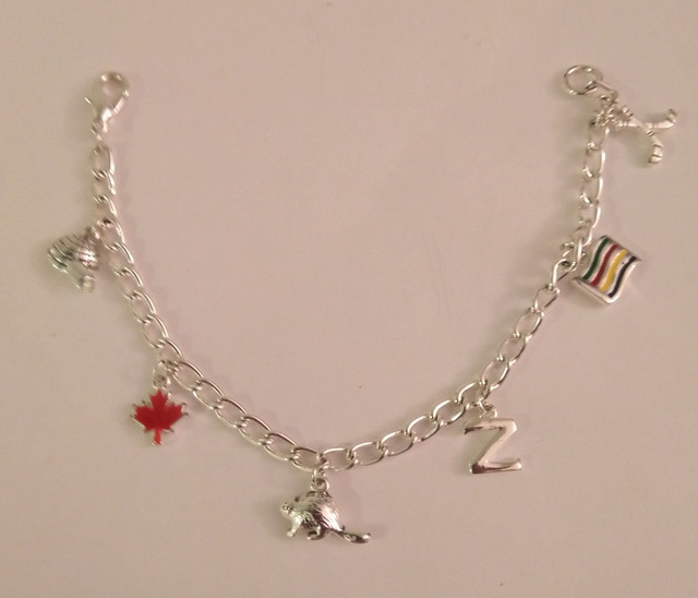 Vintage Charm bracelet Hudson BAY, Canadiana charms in Jewellery & Watches in Oakville / Halton Region - Image 3