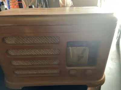 Addison Antique Wood Cabinet Radio, View more