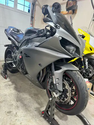 2013 R1 new set of Rosso 4 tires. Straight piped and tuned. More photos on request. No time to ride...