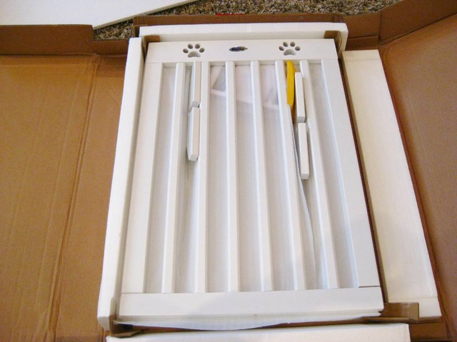 PawHut Freestanding White 4 Panel Folding Pet Gate Dog Barrier in Accessories in Kitchener / Waterloo - Image 2