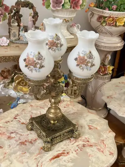 Antique heavy table lamps ( ~ 5.3 kg each lamp)  - electrical wo, View more