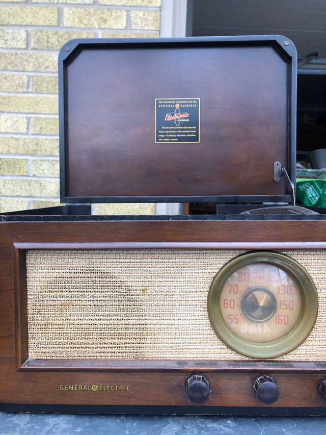 Antique Canadian General Electric Broadcast Receiver in Other in City of Toronto - Image 2