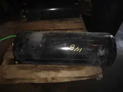 Nous vous offrons des réservoirs a air neuf en acier et ou neuf en aluminium peinturer noir Dimensio...