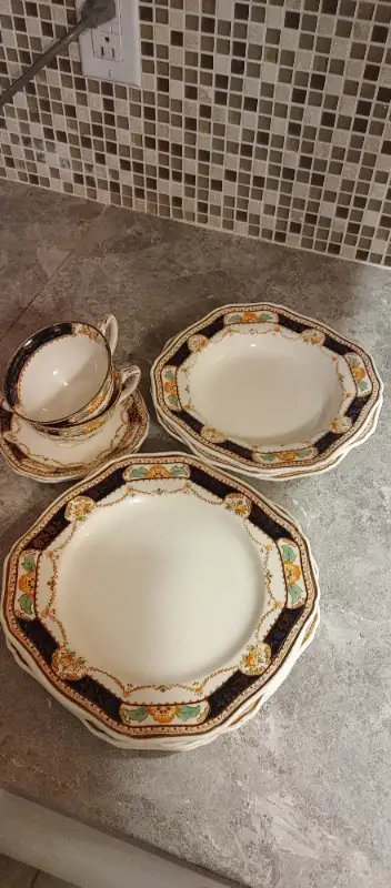Antique/Vintage Royal Calendonia assiettes/plates, etc. etc., View more