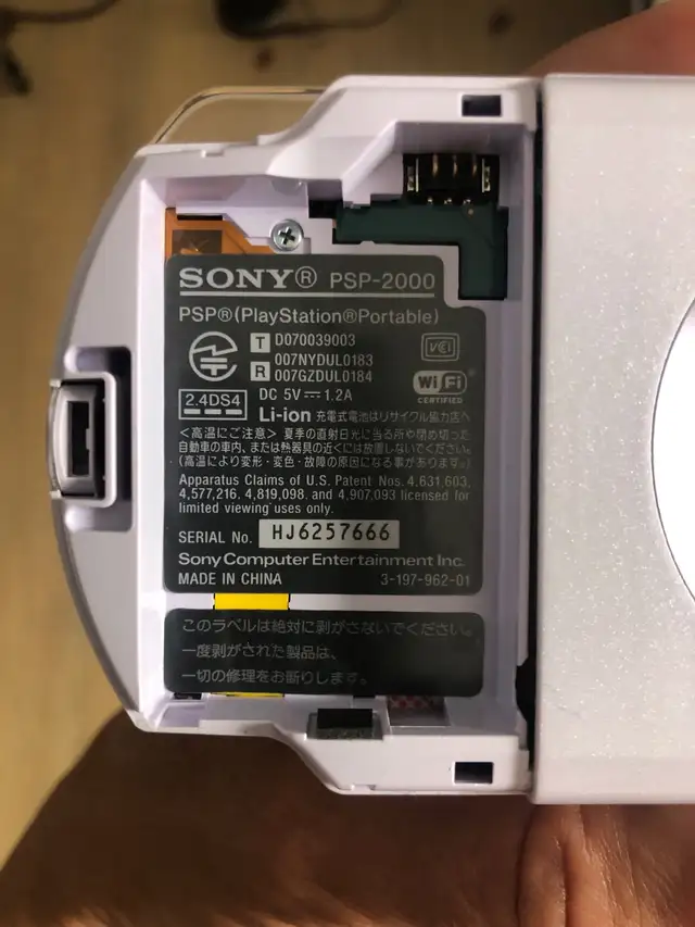 Lavender Sony PSP 2000 in Sony PSP & Vita in Markham / York Region - Image 4