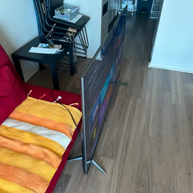 Amazon 50" 4K QLED Omni Fire TV - Smart Tv in TVs in Ottawa - Image 6