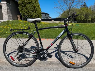 Louis Garneau Urbania Hybrid Bike in excellent condition! -Adult Size Large -Shimano 3x8 Speed -700c...