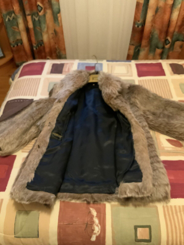 Fur coat in Women's - Tops & Outerwear in Ottawa - Image 2