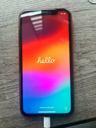 Body/Screen in great condition, apart from a few scuffs by the camera Storage: 128gb Battery health:...