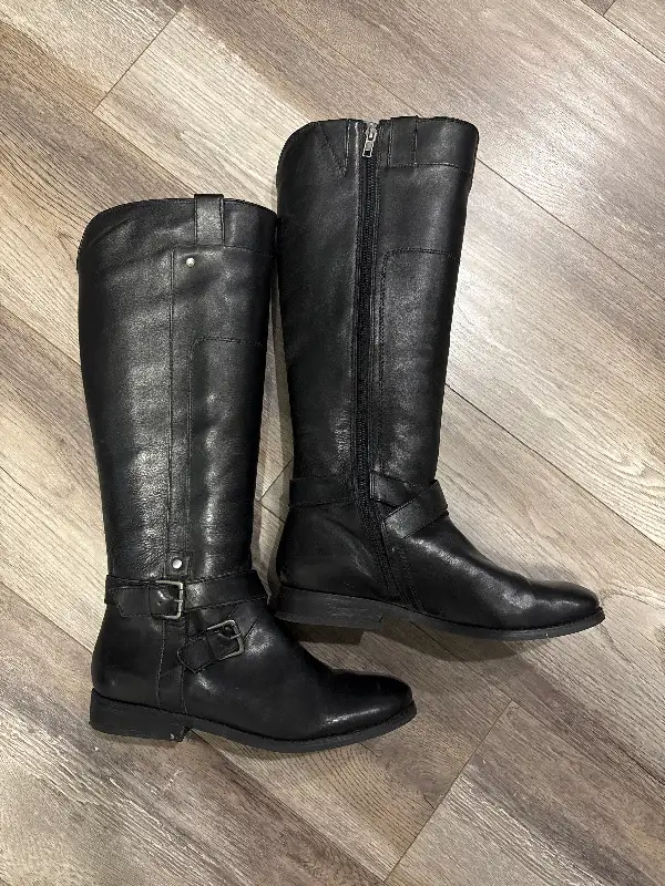 Women’s Tall Boots in Women's - Shoes in Calgary - Image 2