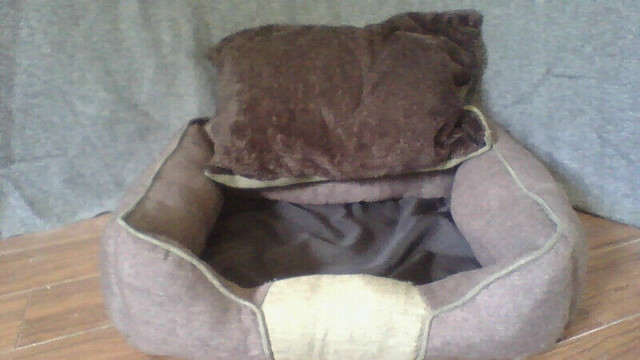Dog Bed ( Small Breeds ) $15 in Accessories in Dartmouth - Image 2