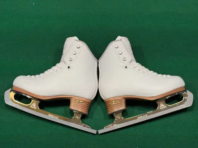 Jackson Elle with Mirage blade, size Y13.5W - Excellent conditio in Skates & Blades in Hamilton - Image 2