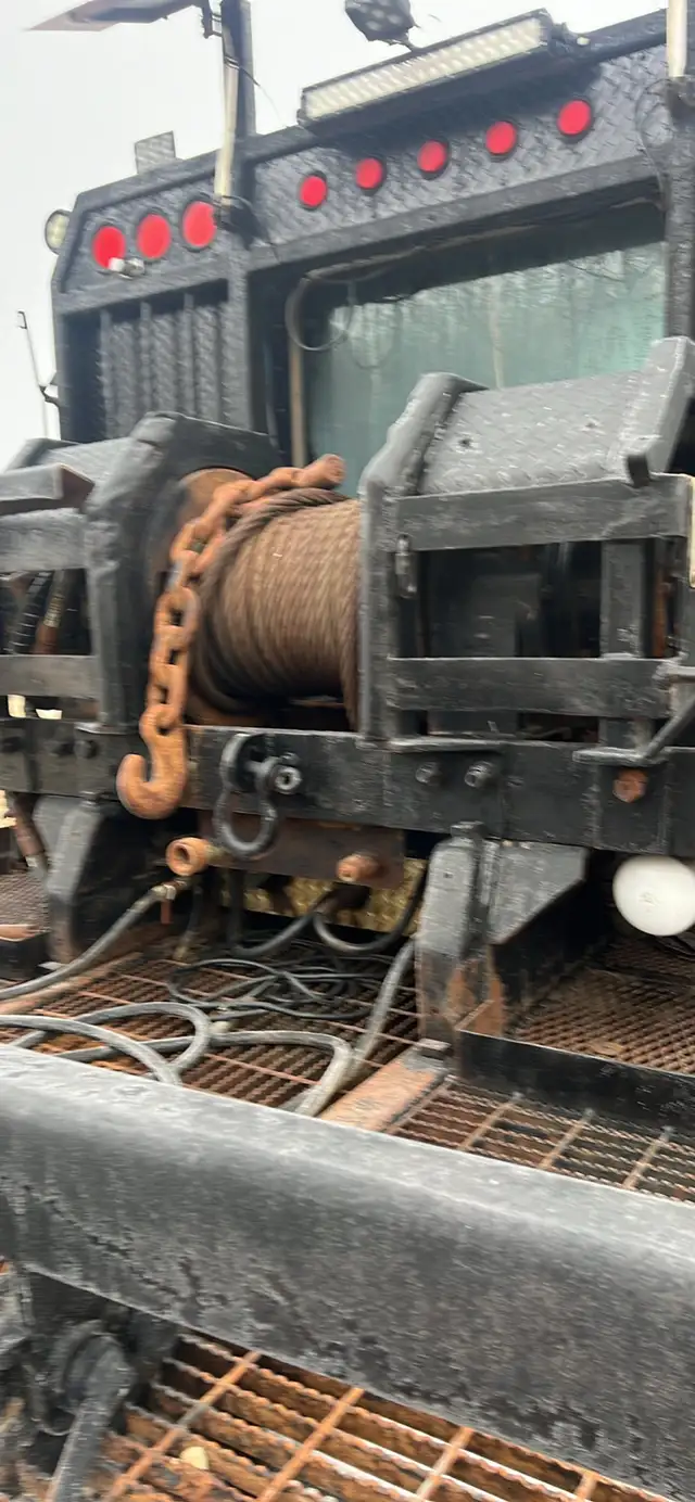 2007 Kenworth C500 Texas Bed Winch Truck in Heavy Trucks in Edmonton - Image 4