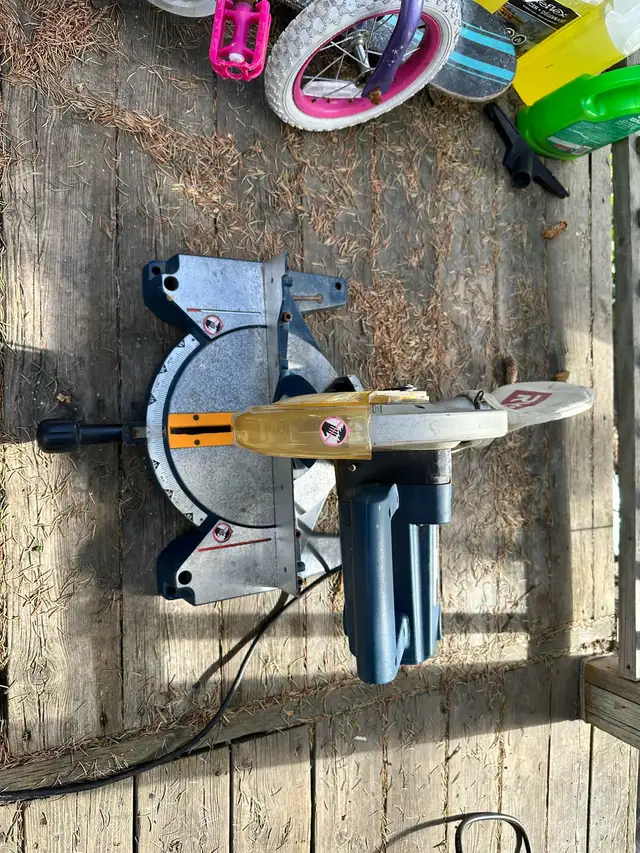 Ryobi 10 inch Compound Miter Saw in Power Tools in Oshawa / Durham Region - Image 3