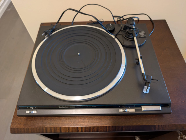 Technics turntable in Stereo Systems & Home Theatre in Leamington