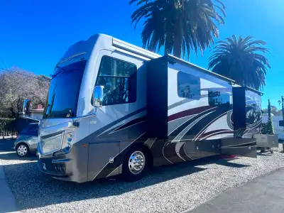 2022 Fleetwood Discovery LXE –40 M Luxury Diesel Pusher Turn heads and travel in comfort with this b...