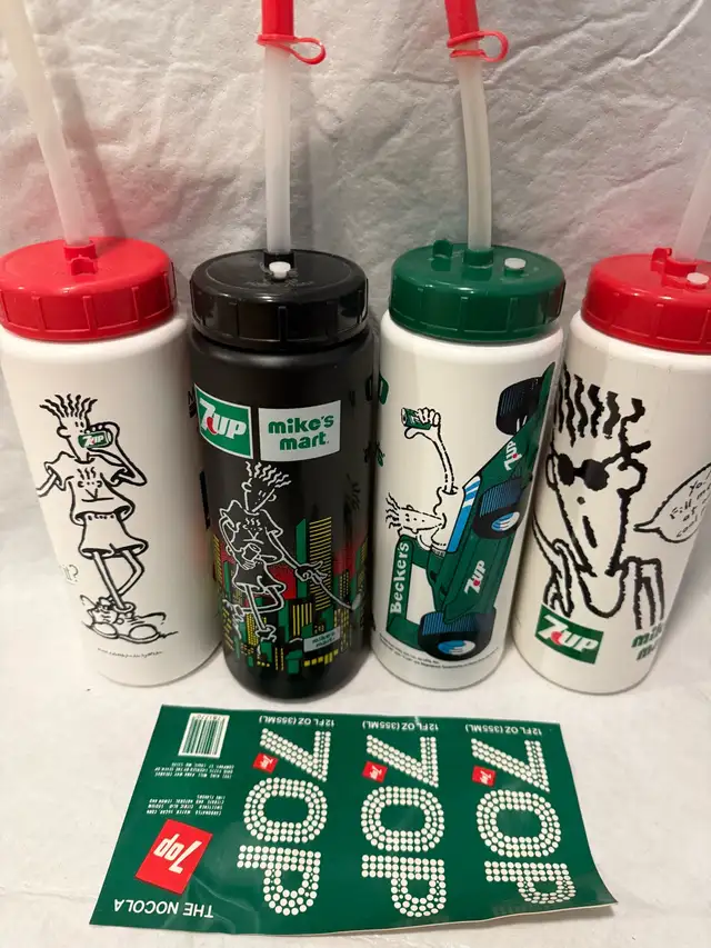 A vintage collection of 7up  in Arts & Collectibles in Petawawa - Image 8