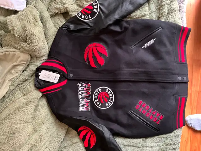 Raptors jacket in Men's in Mississauga / Peel Region - Image 3