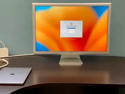 In great working condition Works with both Mac OS and Windows Large 30 inch size 2560 x 1600 resolut...