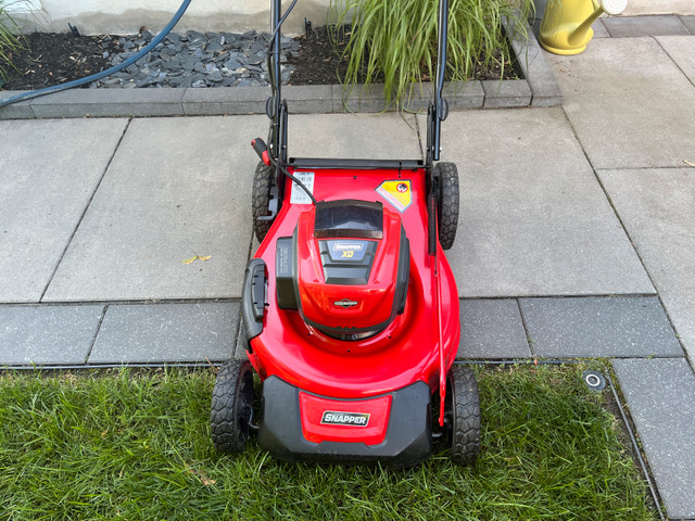 Tondeuse seulement 82v Snapper xd  sans batterie et sac dans Tondeuses et souffleuses  à Laval/Rive Nord