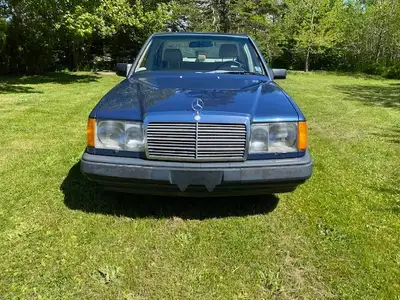 1987 Mercedes Benz 300 e 300E Driven 289 000 km Automatic transmission Exterior color: Blue · Interi...