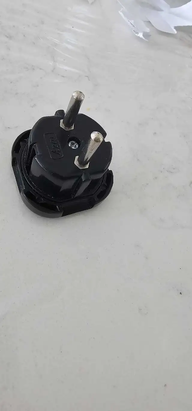 Travel Adapter - British 3 Pin White - UK Standard Plug to Europ in Other in City of Toronto - Image 4