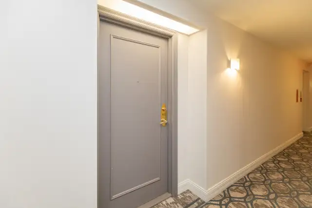 Mississauga Condo Available Immediately For Sale in Condos for Sale in Mississauga / Peel Region - Image 3