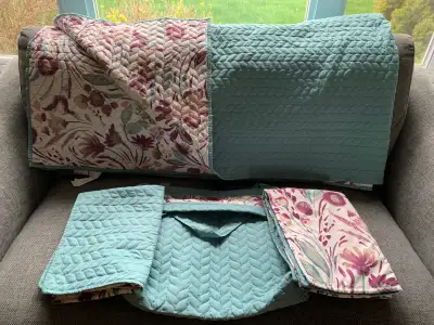 Bedspread reversible with two pillow shams, View more