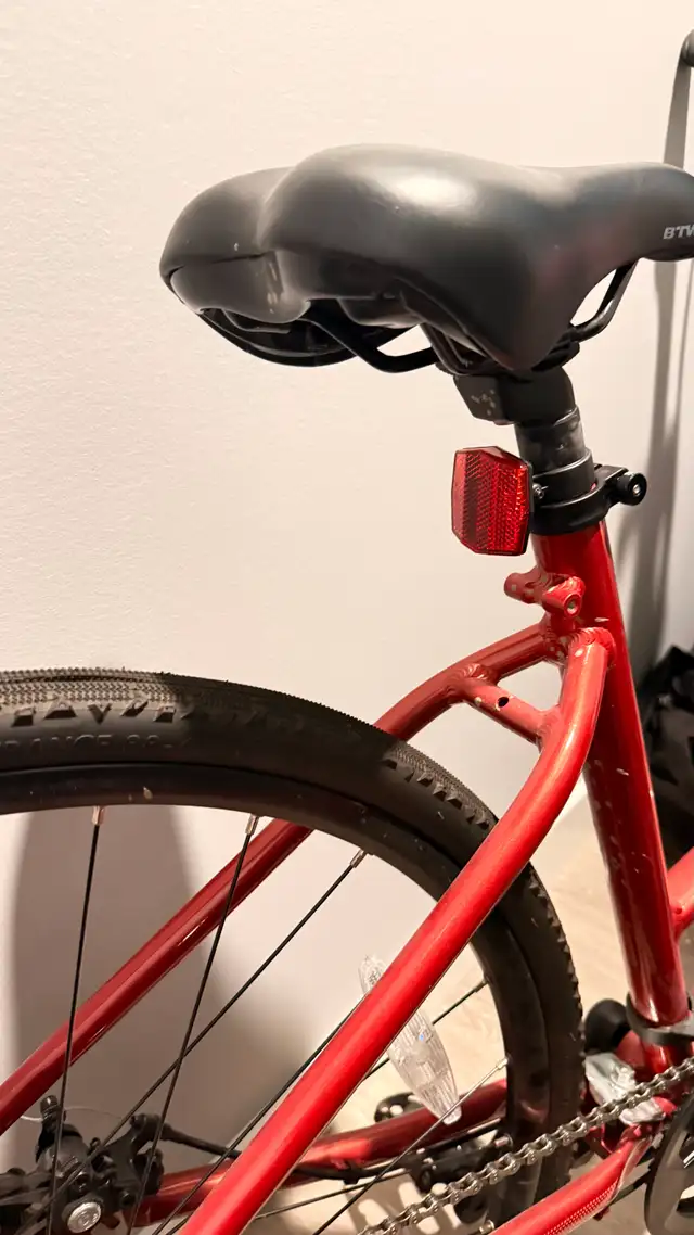 Riverside 500 Hybrid Bike, Size S – Like New + Accessories in Road in Calgary - Image 9
