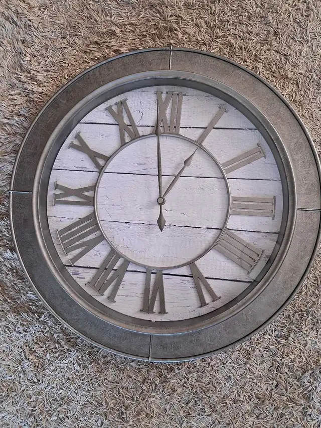 20" DIAMETER CIRCULAR WALL CLOCK in Home Décor & Accents in Barrie - Image 2