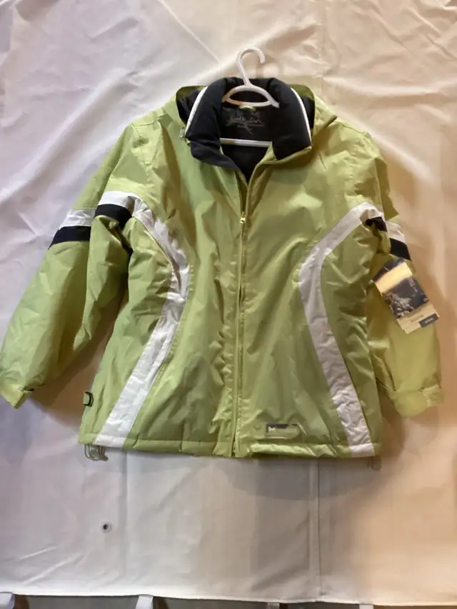 ladies ski jacket in Ski in Kingston - Image 2