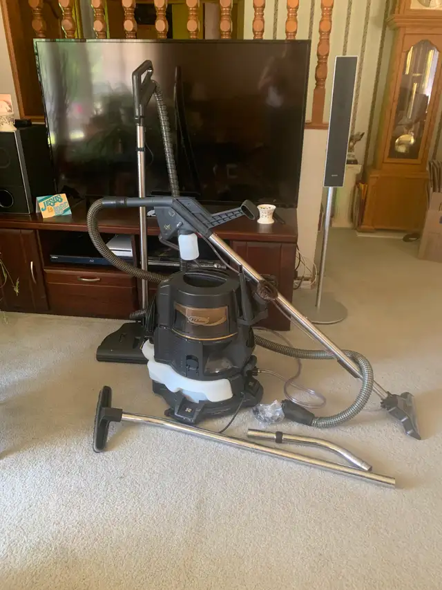 Rainbow Vacuum Cleaner in Vacuums in Winnipeg - Image 8